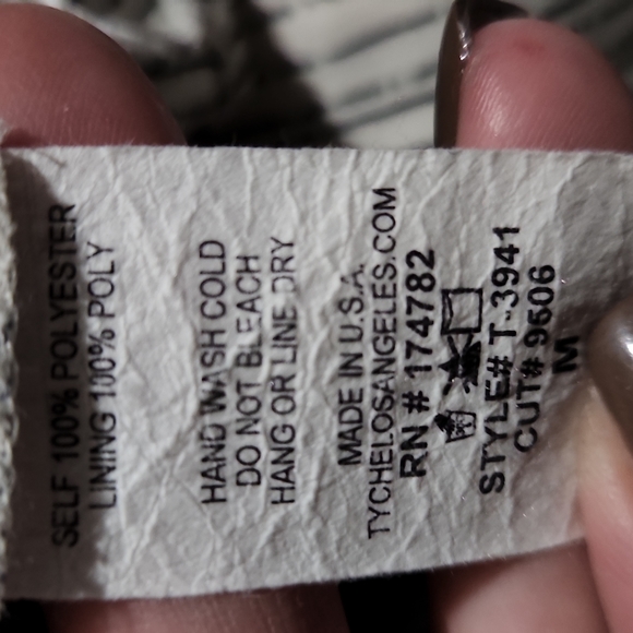 Vici Flutter Sleeve Off White and Black Blouse. Size Medium. Excellent condition - Picture 7 of 7